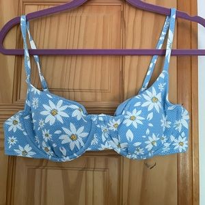 NWOT Xhilaration Underwire Bikini Top Daisy Print size Large